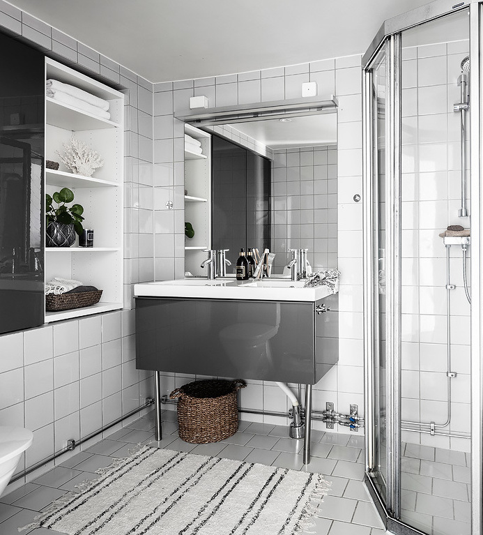 loft suédois salle de bain grise blanche - blog déco - clem around the corner