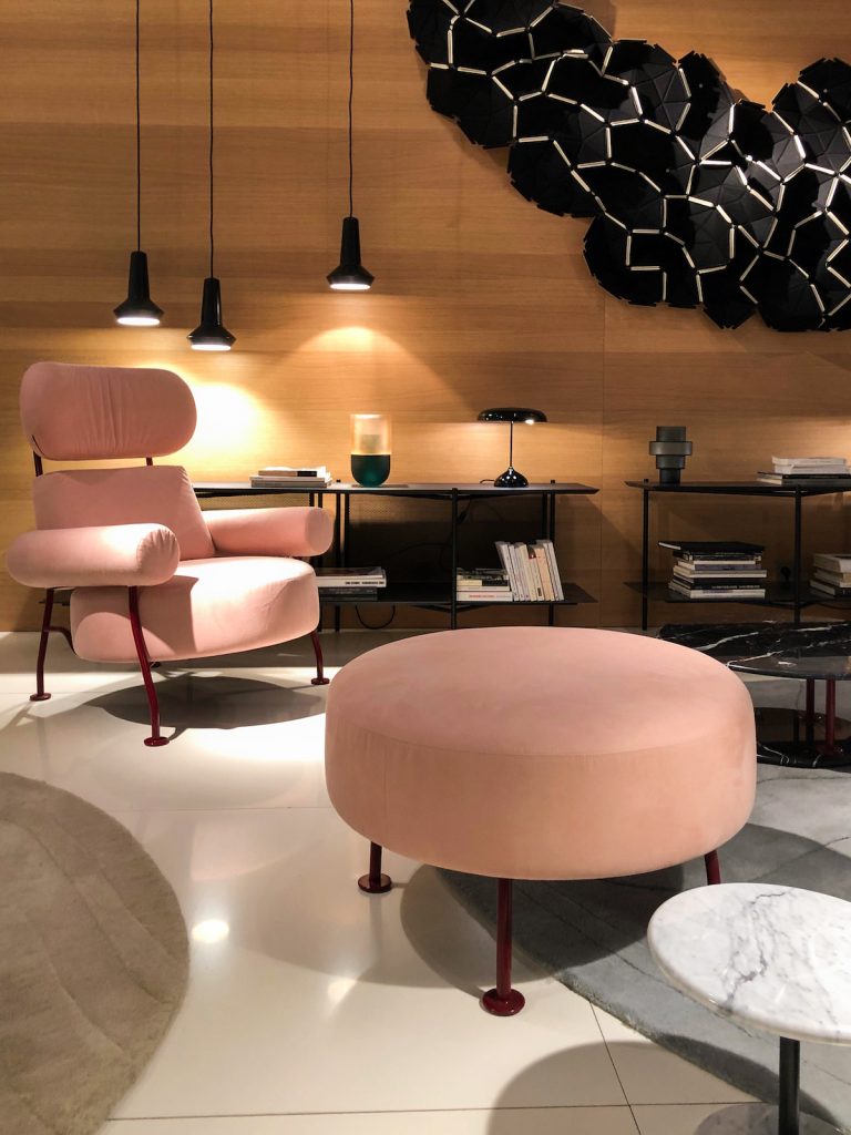 tendance déco 2019 maison et objet janvier 2019 fauteuil rose blush salon design - blog déco - clem around the corner