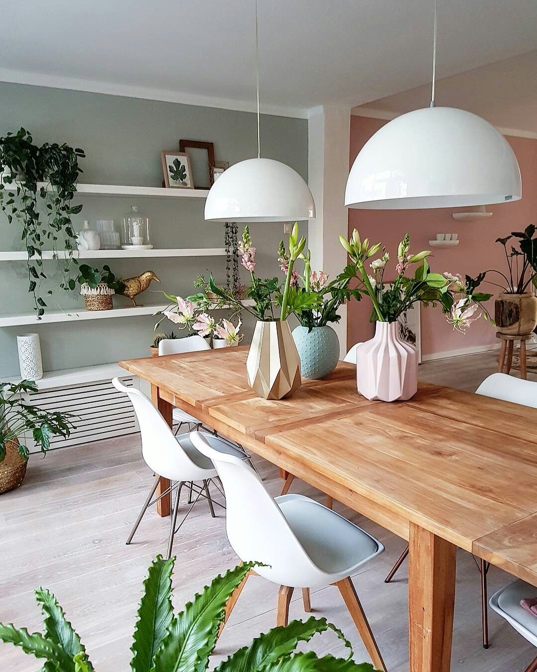 décoration vert céladon table à manger rose vert bois plante - blog déco - clem around the corner