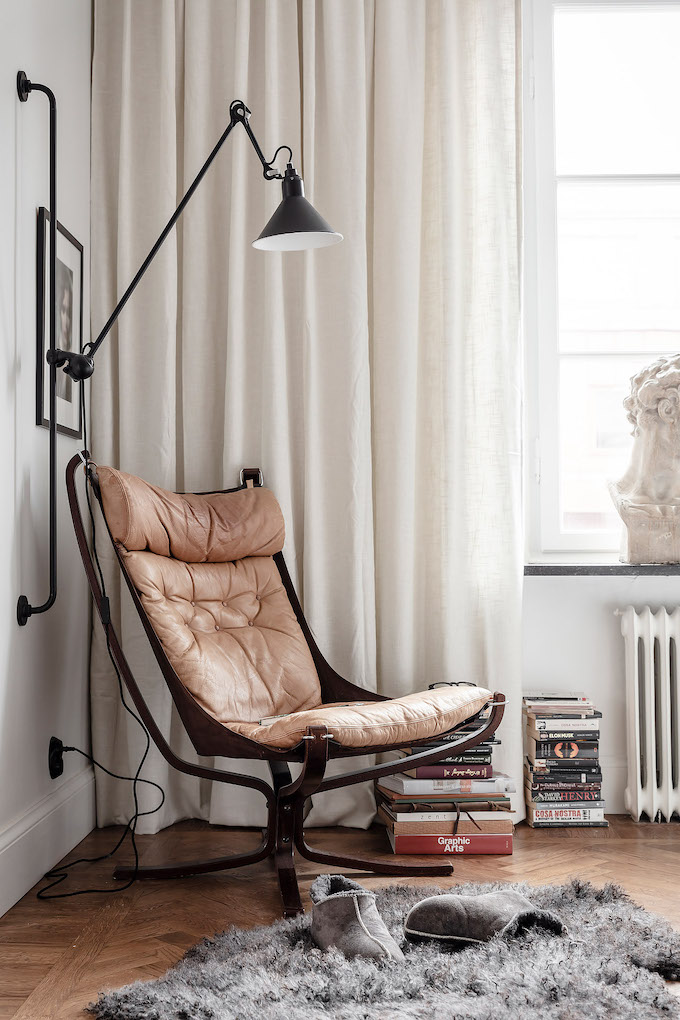 ambiance rustique chambre canapé marron cuir - blog déco - clem around the corner