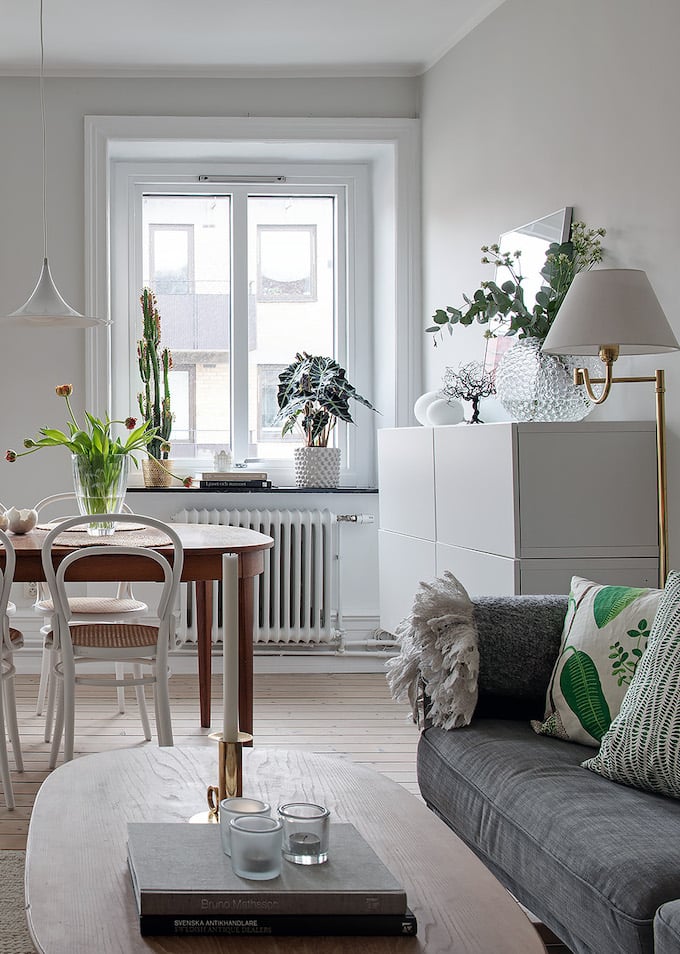 appartement suédois salon lumineux blanc table - blog déco - clem around the corner
