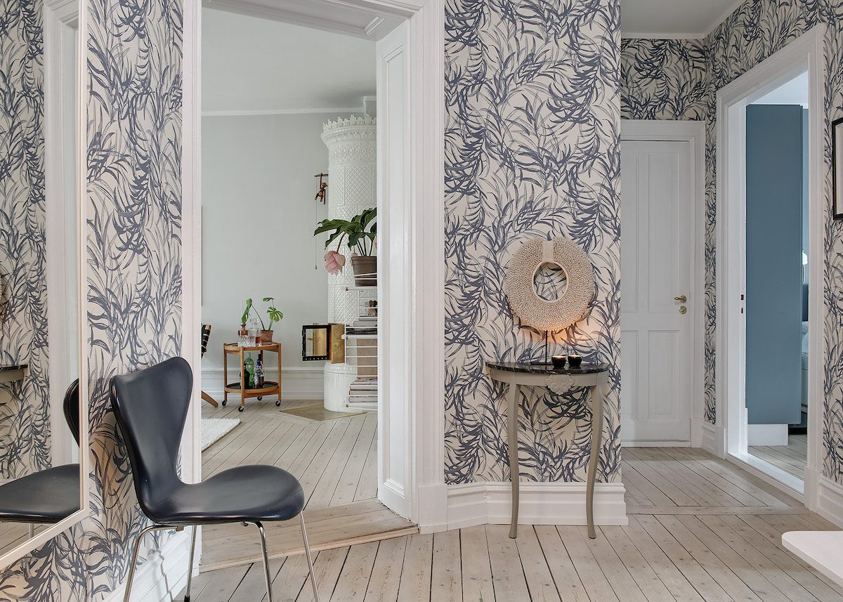 appartement suédois papier peint tropical bleu - blog déco - clem around the corner