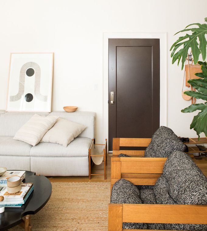 petit appartement minimaliste salon canapé table tapis décoration boho blog déco clem around the corner