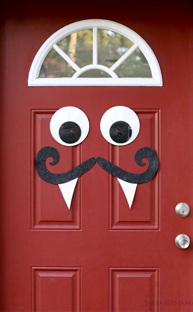 décorer sa porte d'entrée maison pour Halloween monstre papier rigolo autocollant