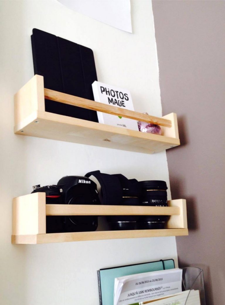étagère Ikea bois rangement appareil photo noir livre salon - blog déco - clem around the corner