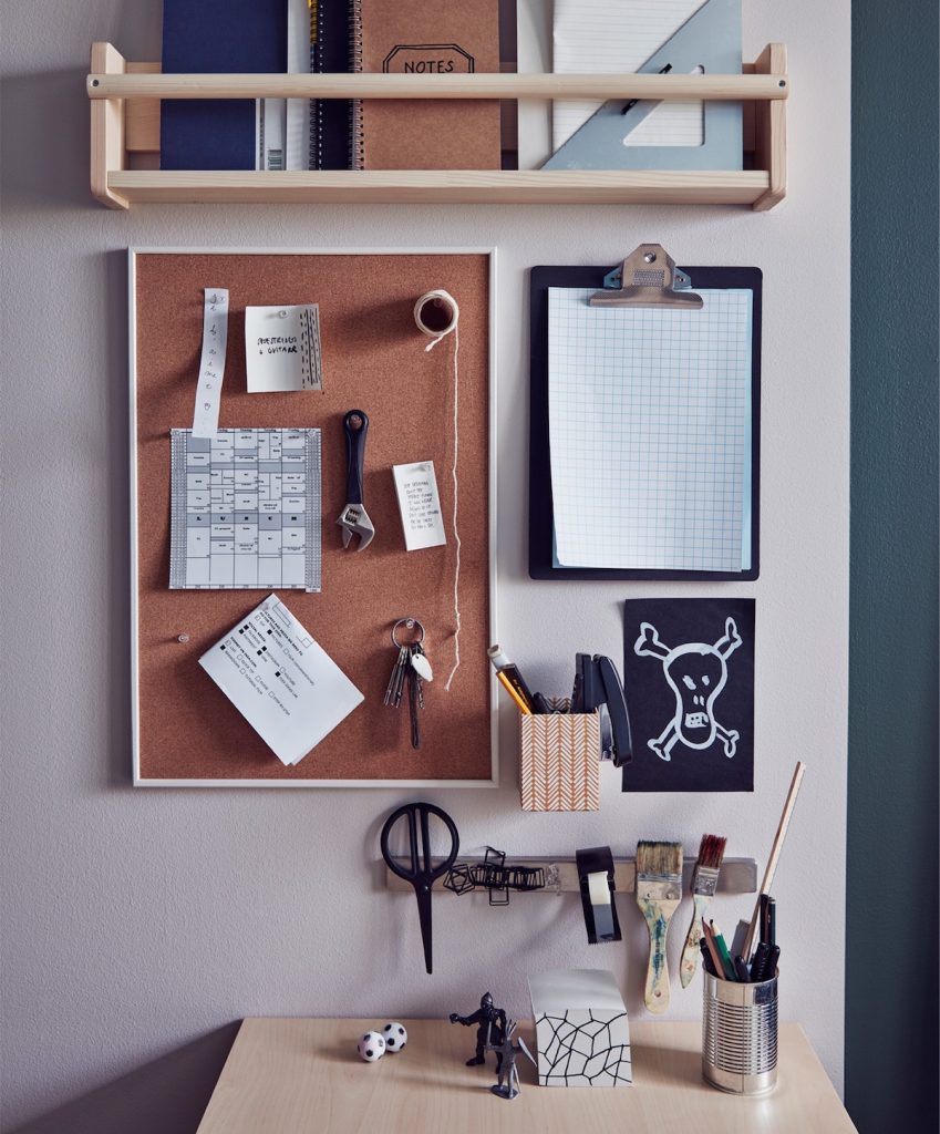 étagère Ikea bekvam hack bureau vintage ambiance feutrée tableau marron liege pense bete diy pegboard