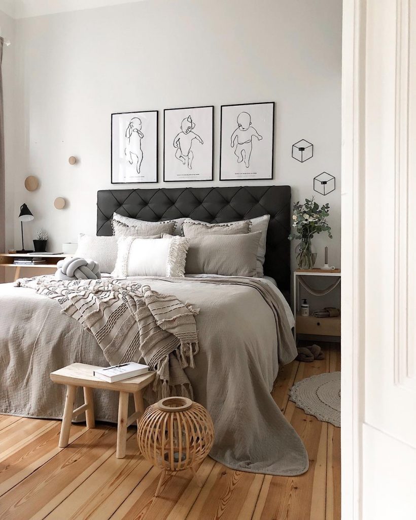 couleur pastel chambre parent gris tapis rond parquet bois plaid coussin blanc lit noir matelassé - blog déco - clem around the corner