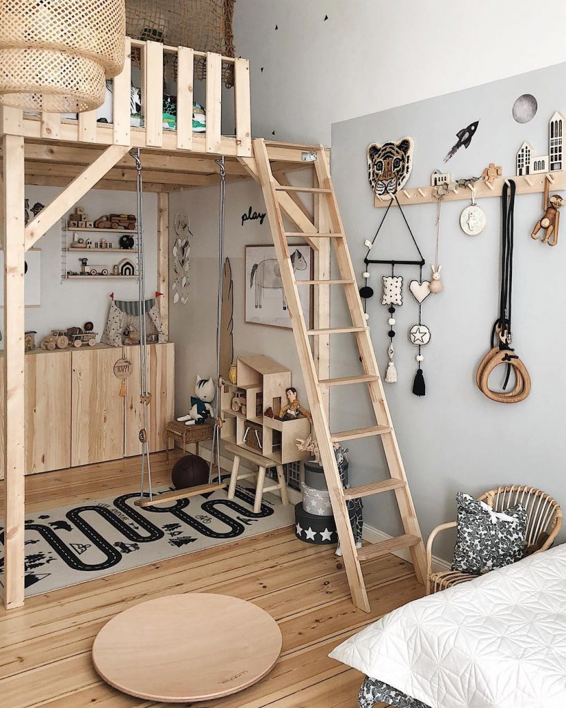 couleur pastel chambre mezzanine bois tapis jeu lit parquet balançoire meuble - blog déco - clem around the corner