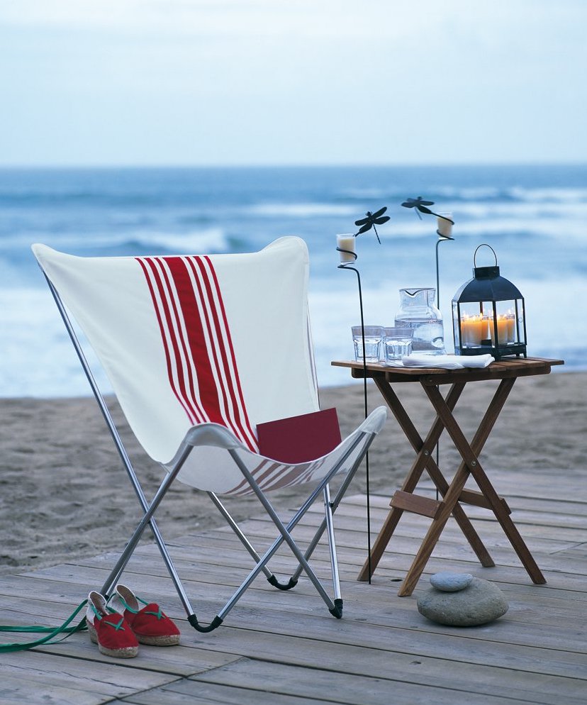fauteuil butterfly fauteuil tissu rouge blanc terrasse bois plage - blog déco - clem around the corner
