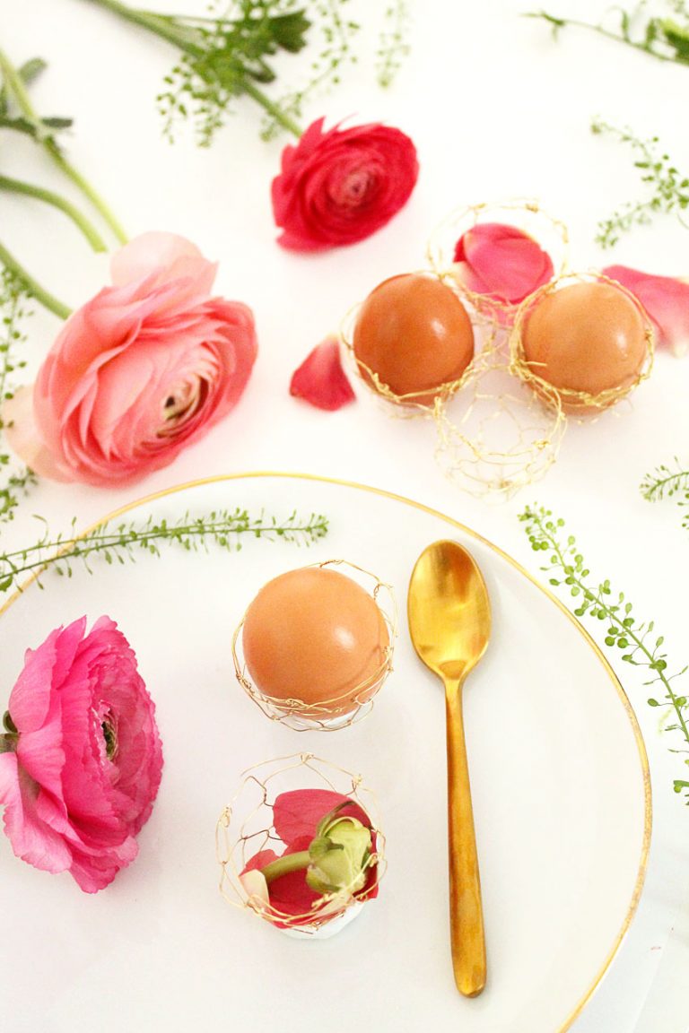 Pâques diy oeuf ficelle laiton décoration table fête fleurs couvert - blog déco - clem around the corner
