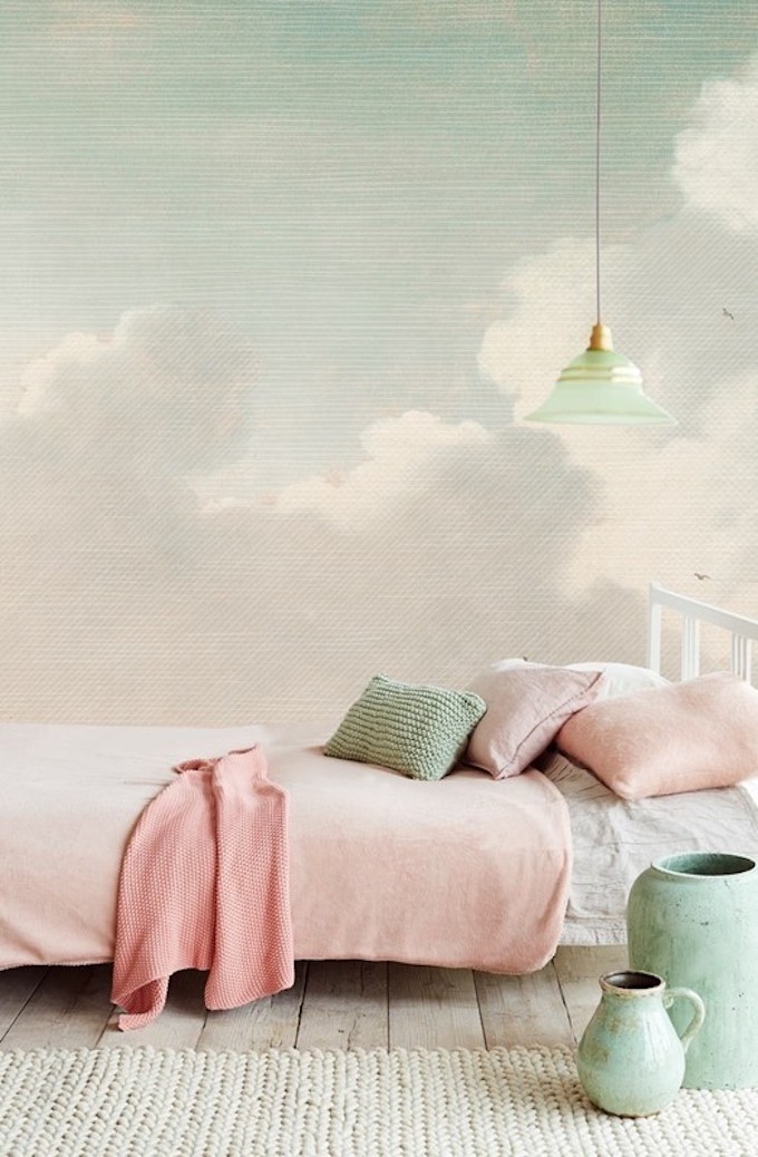 chambre rose et verte lit chambre cocooning nuages papier peint original - blog déco - clem around the corner