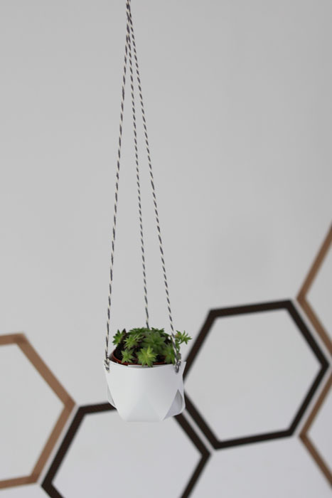 cache pot suspension blanche origami plante grasse intérieur salon - blog déco - clem around the corner