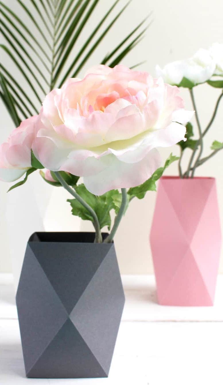 cache pot papier origami rose pastel gris clair blanc géométrie - blog déco - clem around the corner