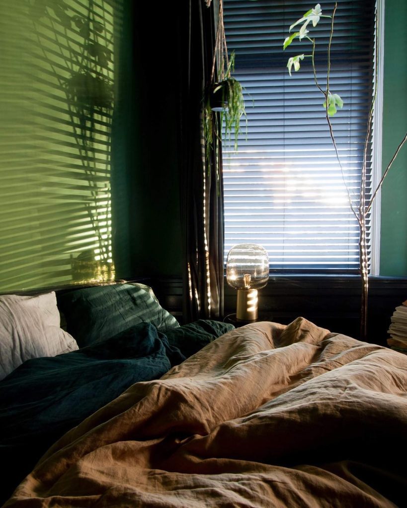 chambre Théo-Bert Pot nuance de vert marron décoration céladon olive kaki peinture