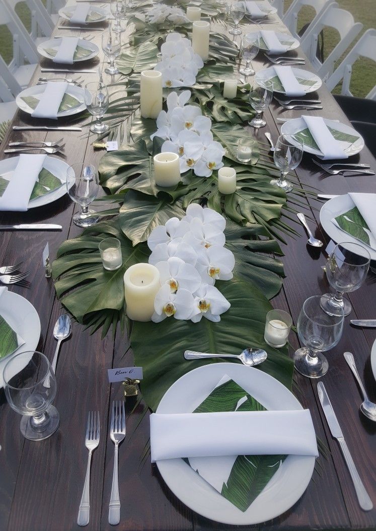 table style jungle sobre élégant fleurs blanche feuille tropicale - blog déco - clem around the corner