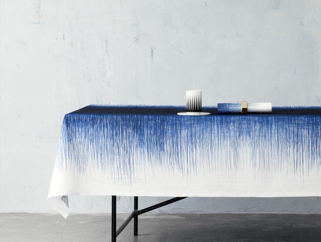 tie and dye bleu table nappe salon - blog déco - clem around the corner