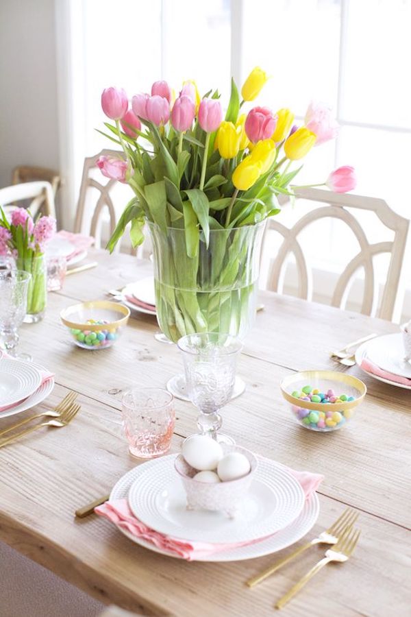 table de pâques déco tulipes rose jaune décoration simple - blog déco - clem around the corner