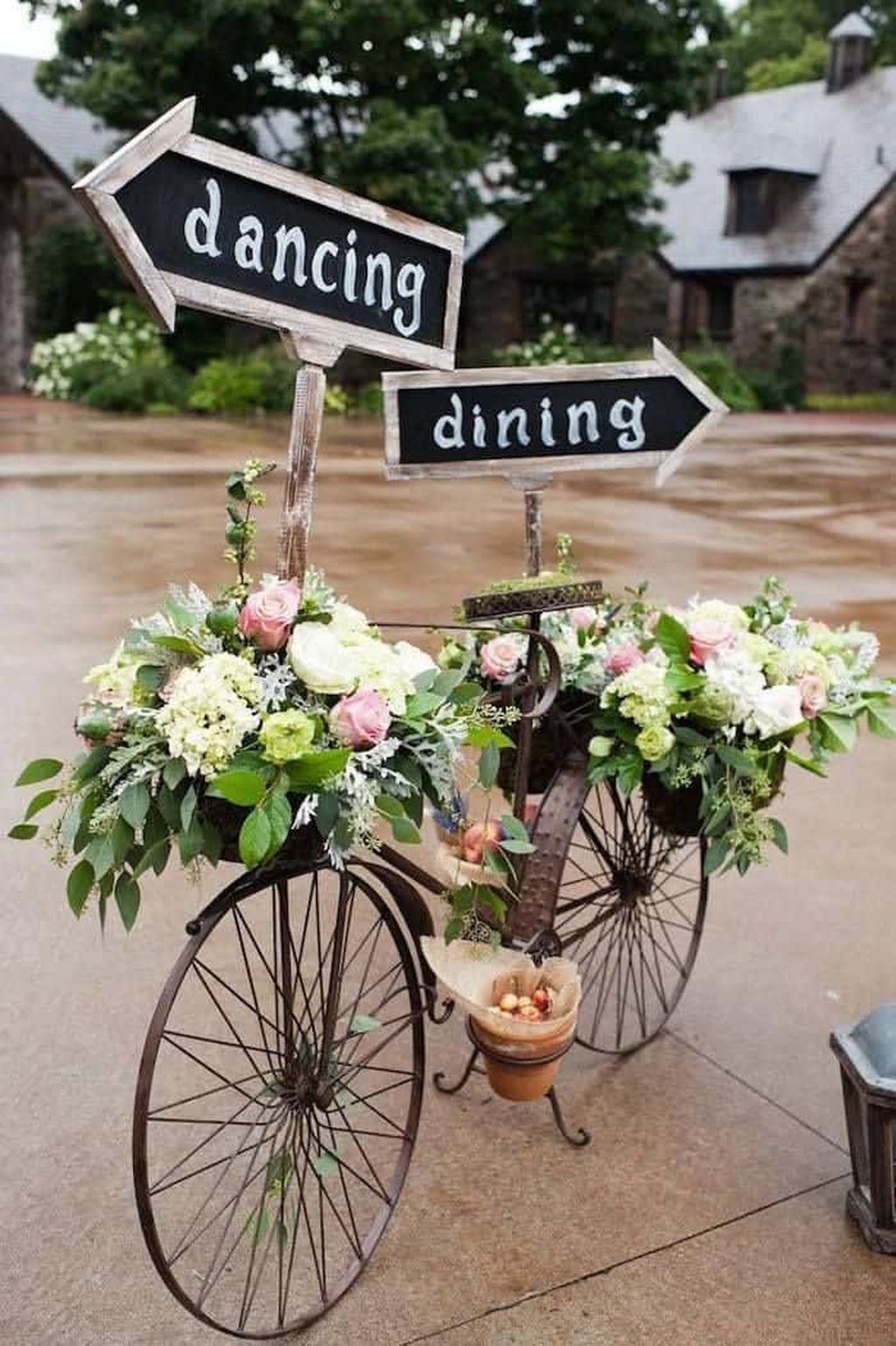 déco vélo mariage métal marron bouquet fleurs marron - blog déco - clem around the corner