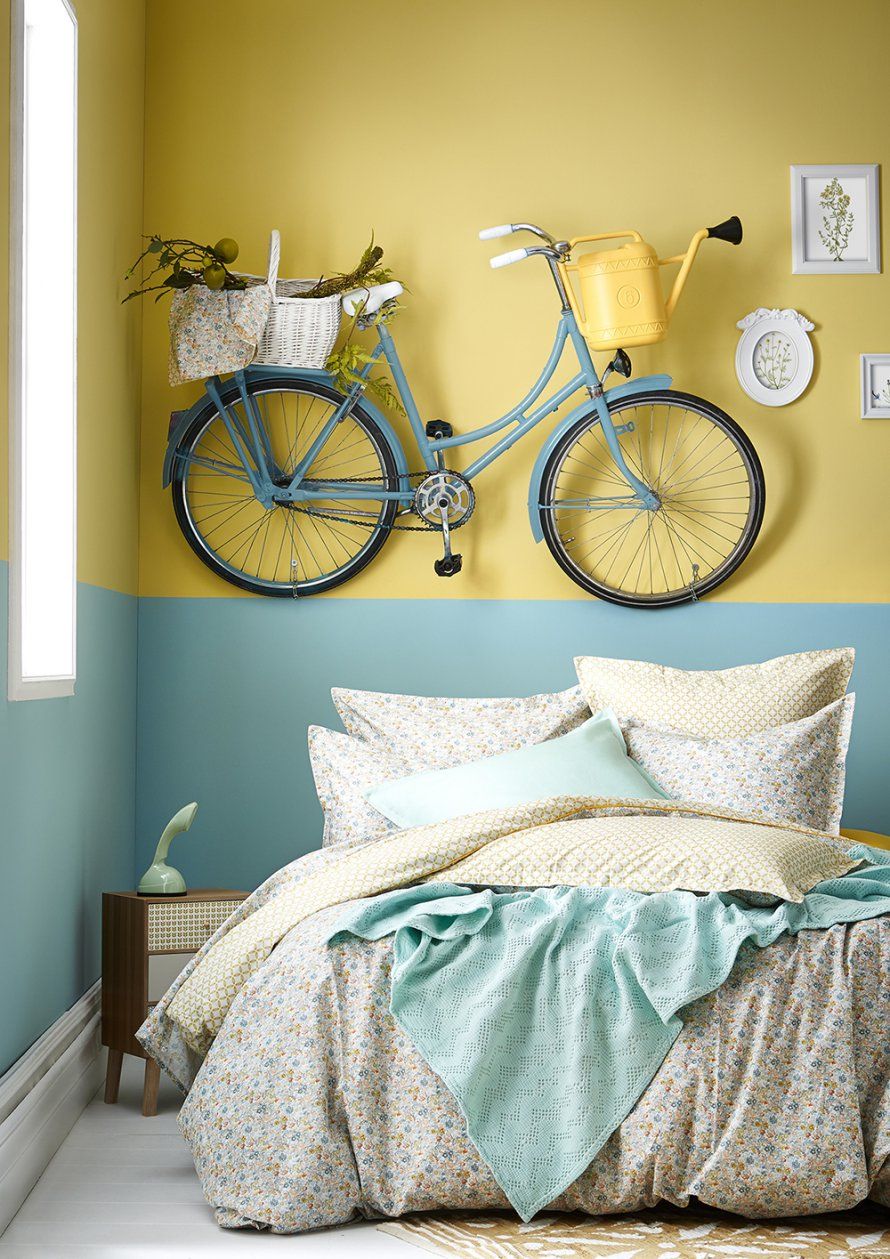 déco vélo chambre mur jaune bleu - blog déco - clem around the corner