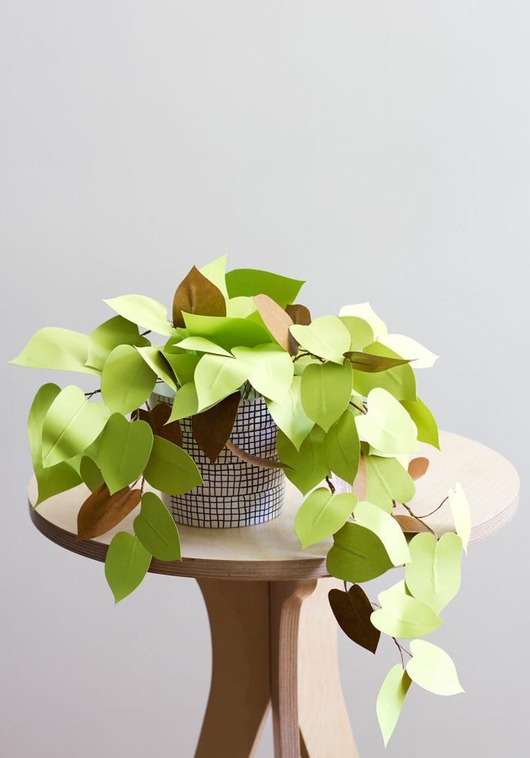 plante en papier diy pot minimaliste blanc et noir - blog déco - clem around the corner