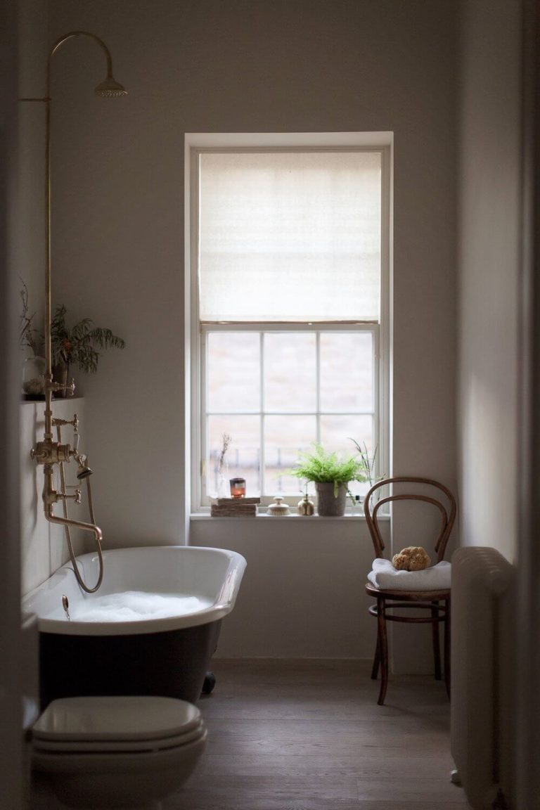 Slow life salle de bain baignoire laiton style parisien clemaroundthecorner