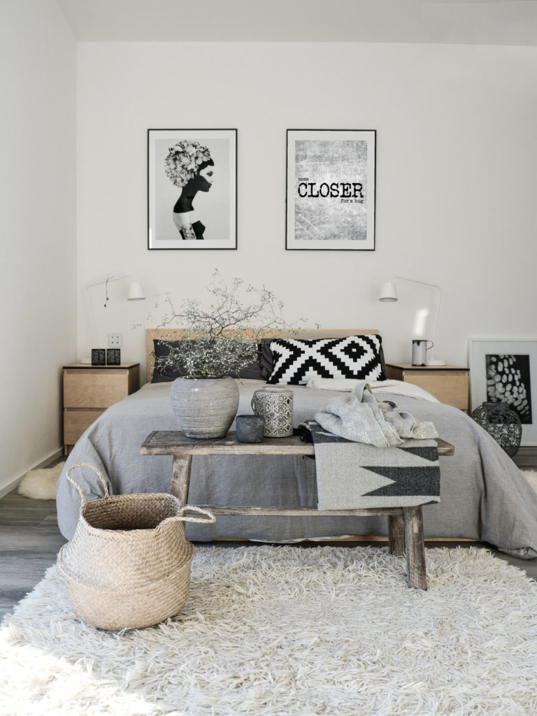 clem around the corner chambre scandicraft banc bois panier rangement osier tapis peluche blanche déco tendance