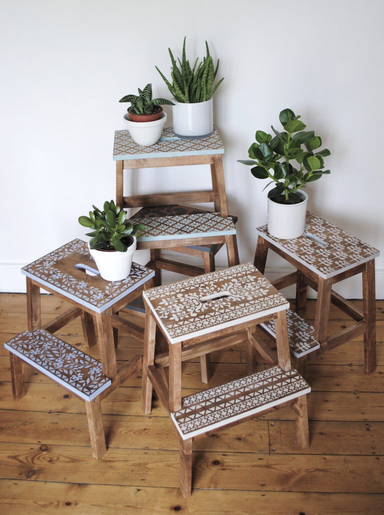 marche pied ikea support pour plante marron style ethnique et bohémien - blog déco - clem around the corner