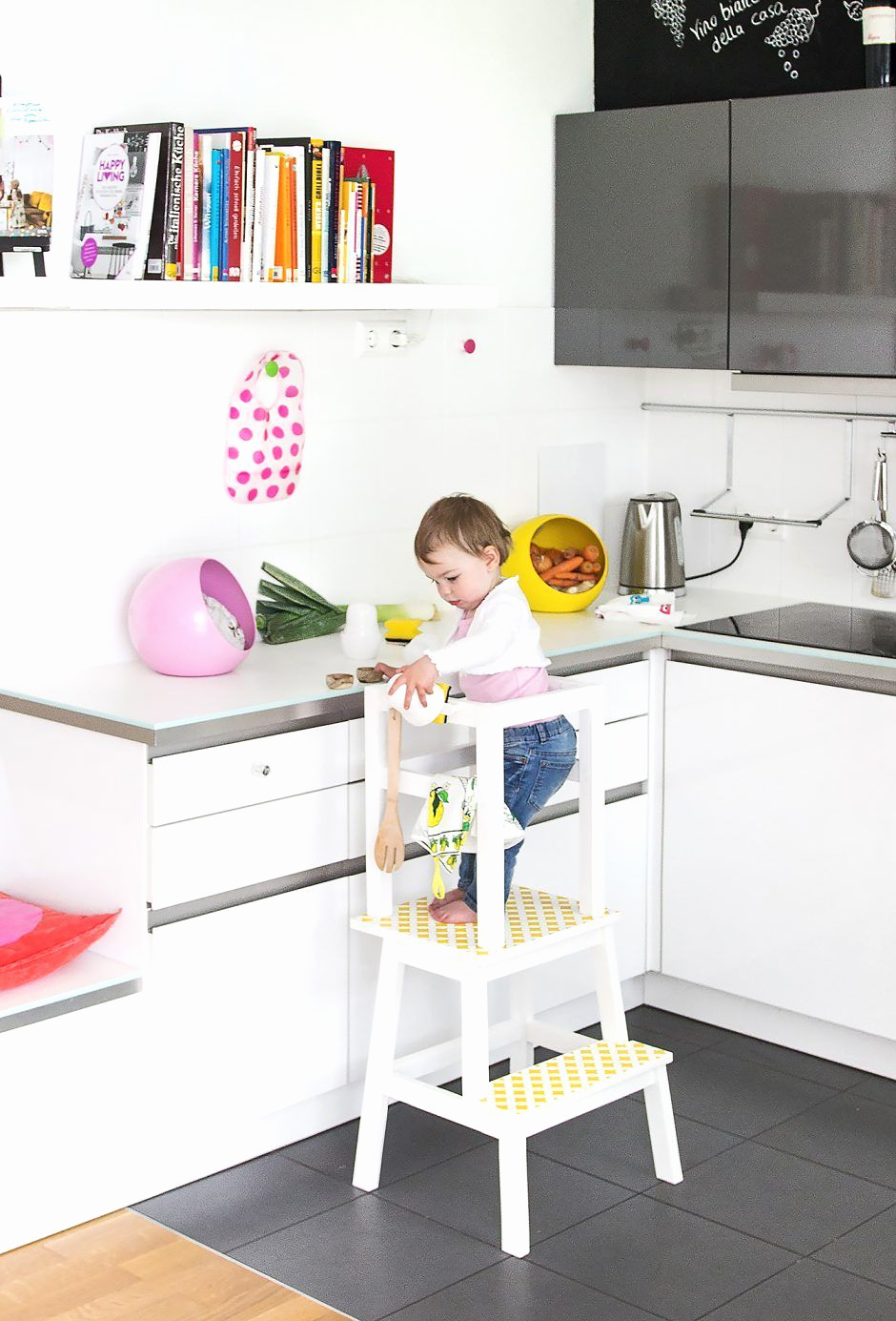 escabeau blanc jaune cuisine moderne mobilier enfant - blog décoratrice intérieure