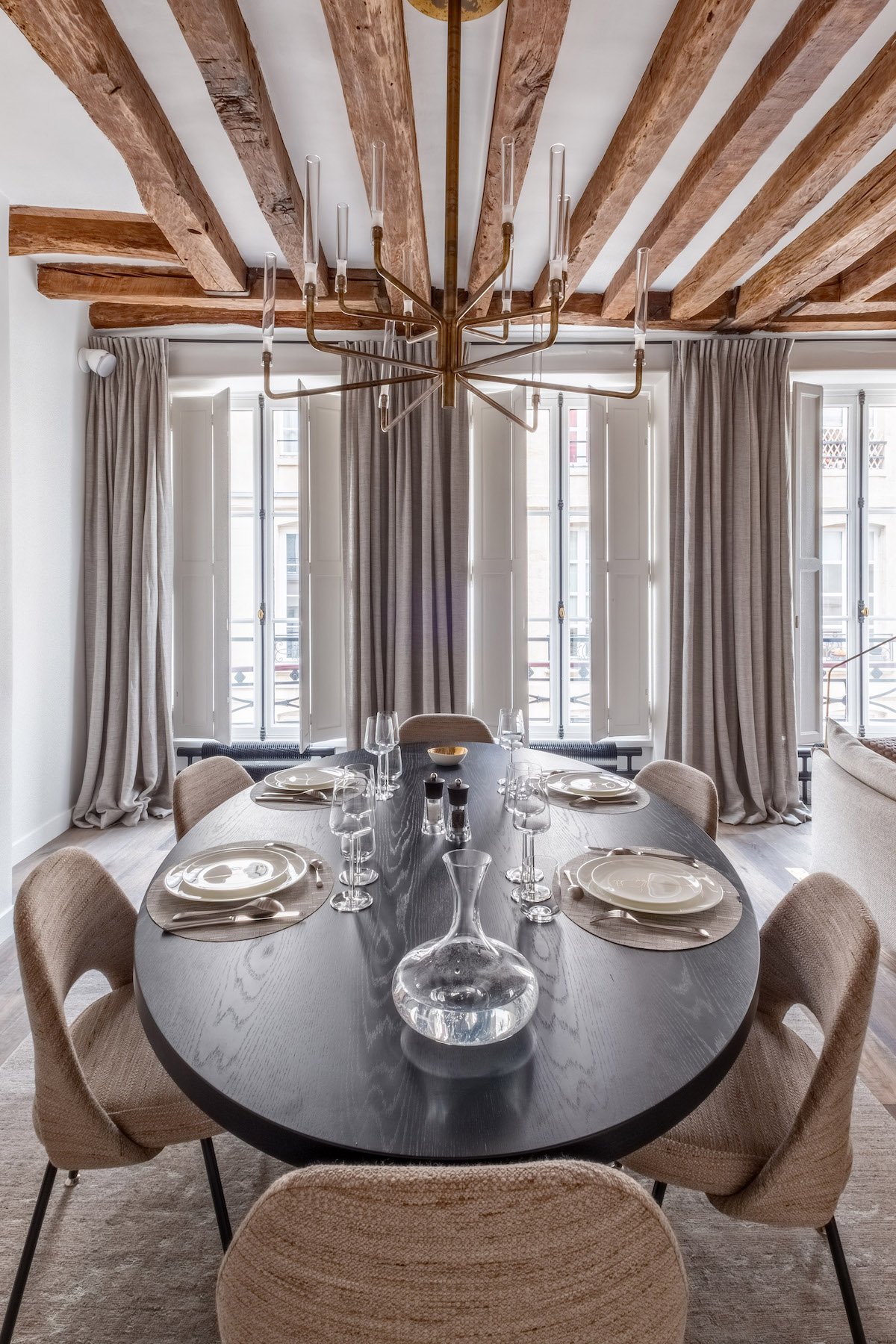 60m2 parisien salle à manger poutres apparentes décoration moderne - blog déco - clem around the corner
