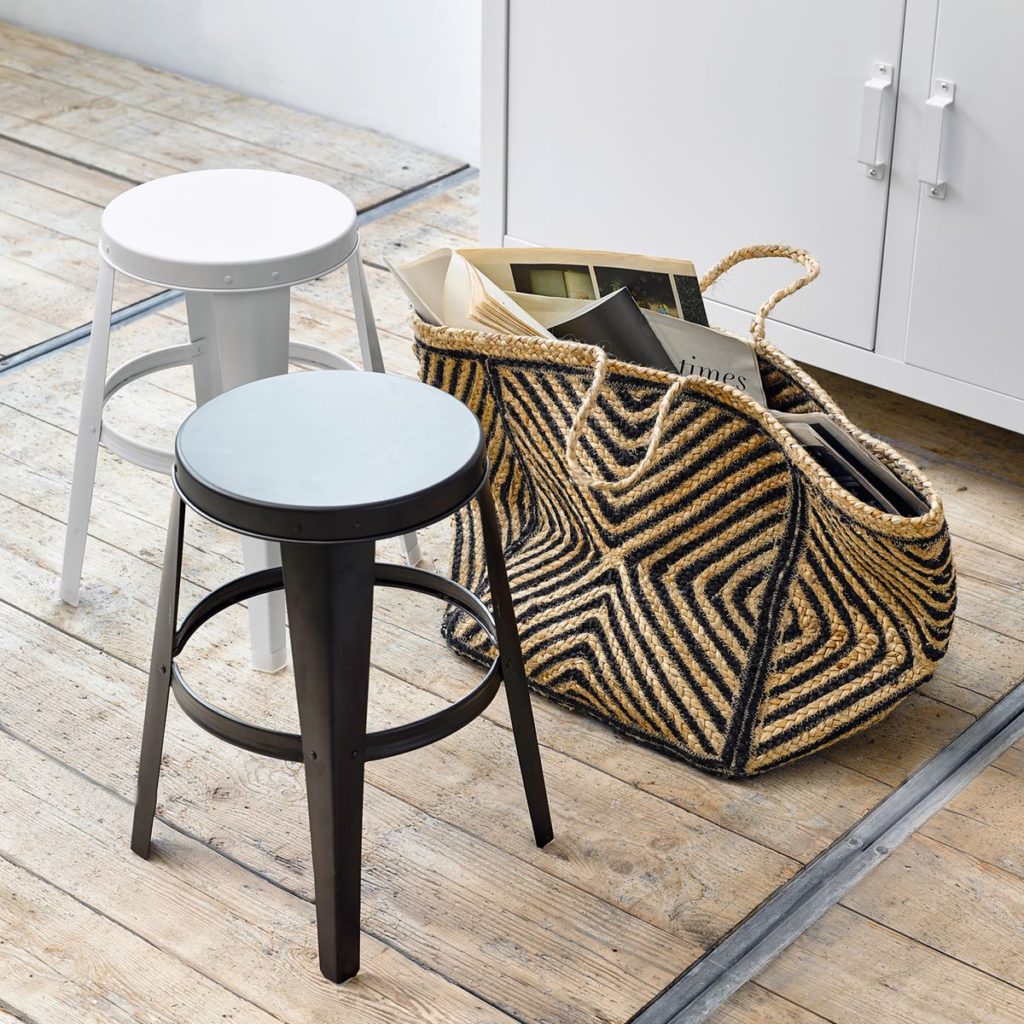 panier de rangement sac à main ethnique noir marron salon tabouret rond - blog déco - clem around the corner