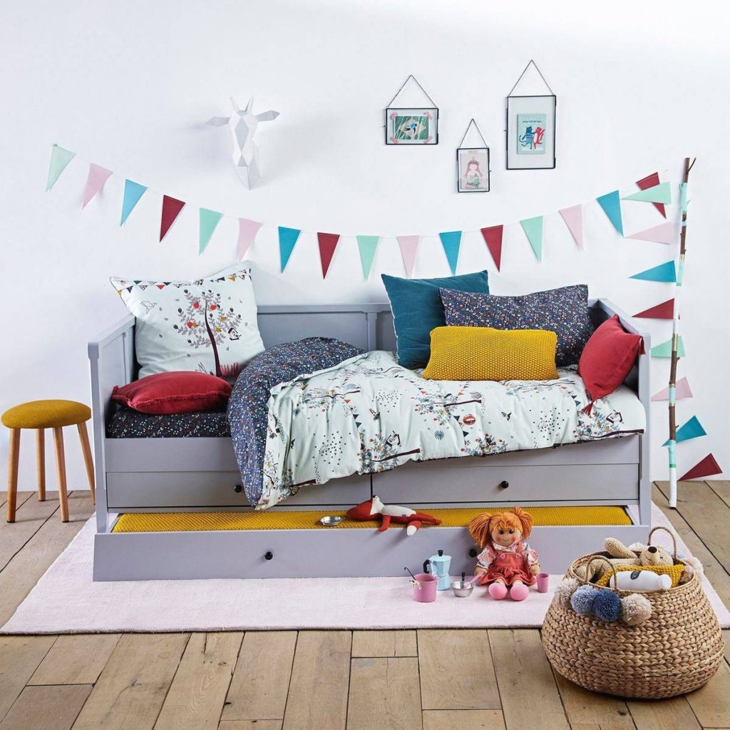 panier de rangement la redoute pompon rose bleu rangement chambre enfant - blog déco - clem around the corner