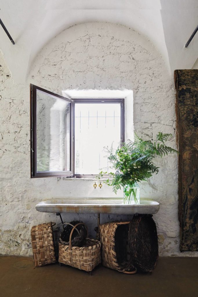 style toscan lavabo salle de bain vieille maison - blog déco - clem around the corner