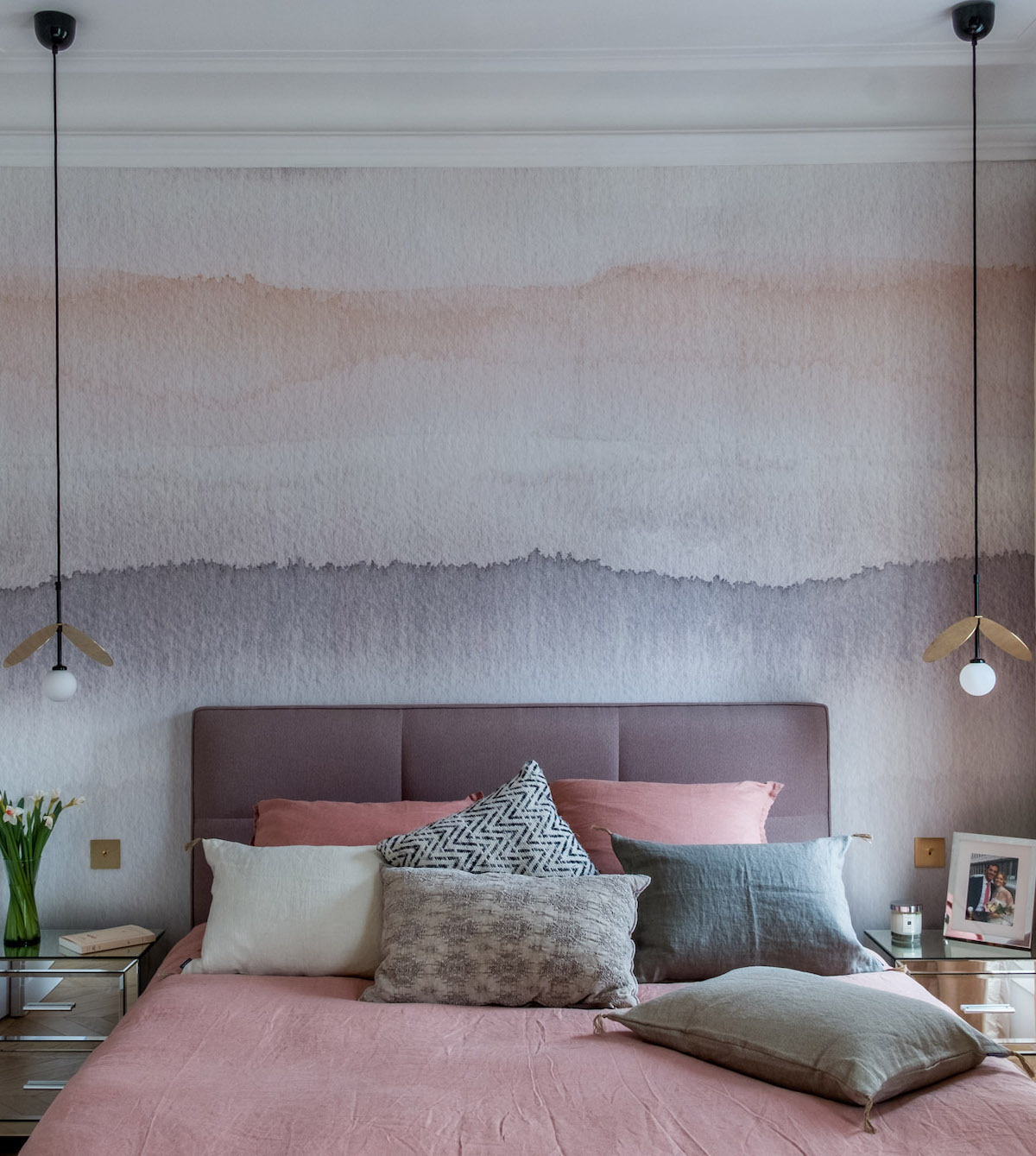suite parentale mur papier peint dégradé rose violet suspension laiton - blog déco - clem around the corner