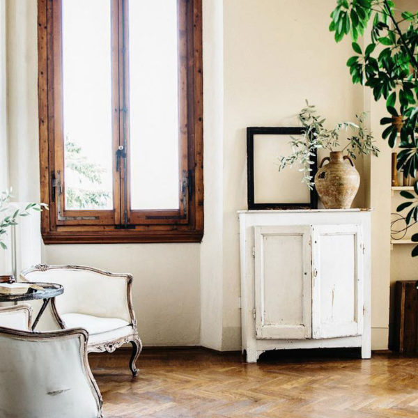 maison style italien fauteuils vintage olivier parquet décoration rustique - blog déco - clem around the corner
