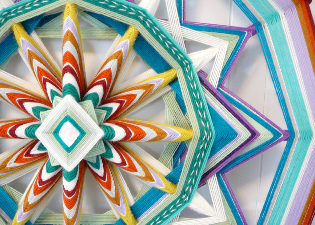 ojos de dios diy mandala laine couleurs coloré - blog déco - clem around the corner