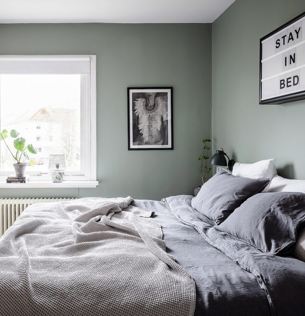 papier peint chambre parentale vert de gris - blog déco - clem around the corner