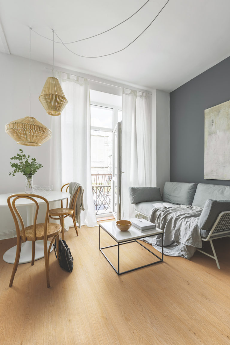 WISE sol revêtement naturel en liège séjour salon salle à manger canapé rotin - blog déco - décoration - clemaroundthecorner