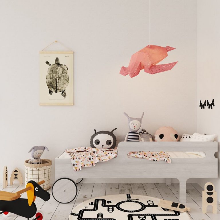 luminaire en papier tortue rose chambre enfant gris pastel parquet bois blanc