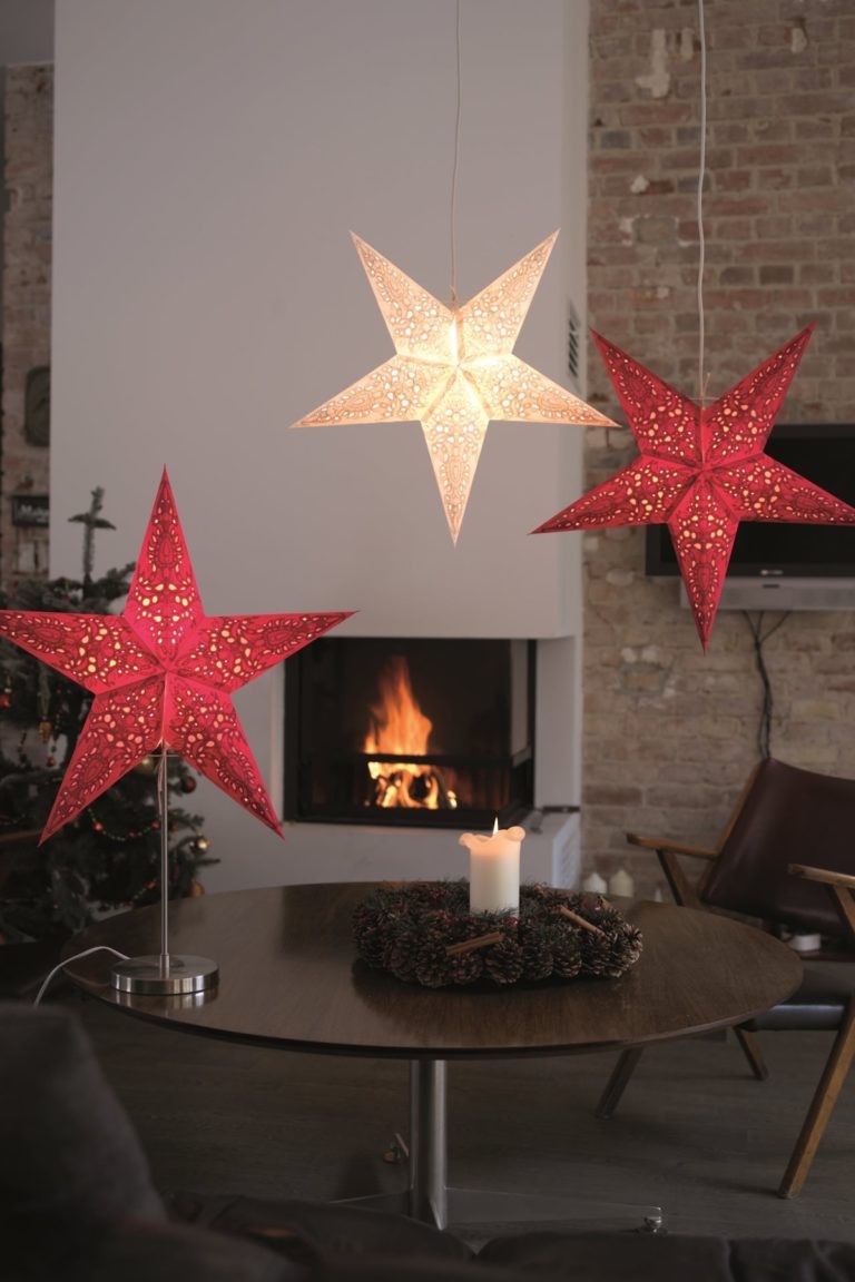 clemaroundthecorner salon cheminé suspension étoile blanc rouge déco noël