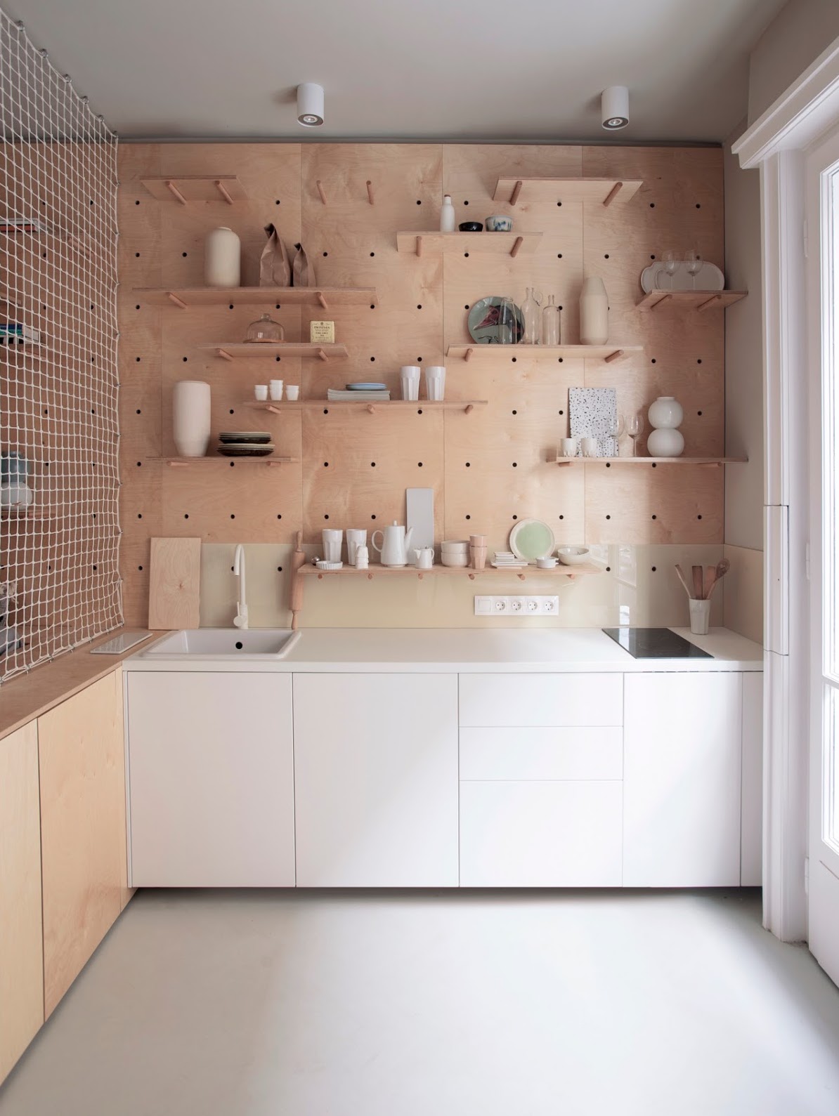 clem around the corner studio de 30m2 espace cuisine mobilier bois naturel marron blanc