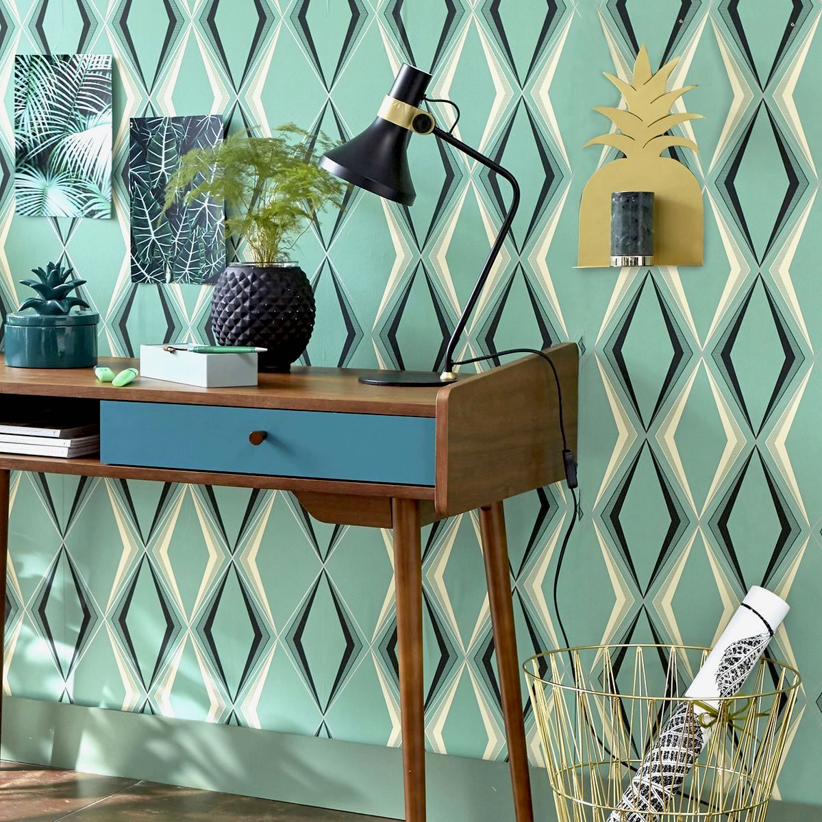 vintage brazil déco été bureau mur géométrique lumineux luxueux étagère ananas laiton blog déco