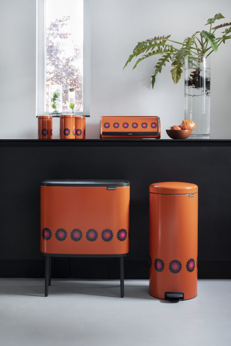 brabantia a 100 ans poubelle rétro vintage fleur orange - blog déco - clem around the corner