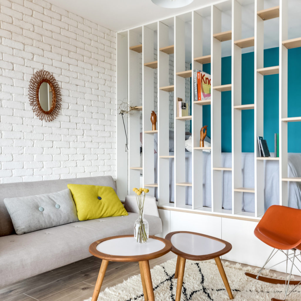 studio étudiant 25m2 salon chambre cloison médiathèque mur turquoise scandi new yorkais blog déco