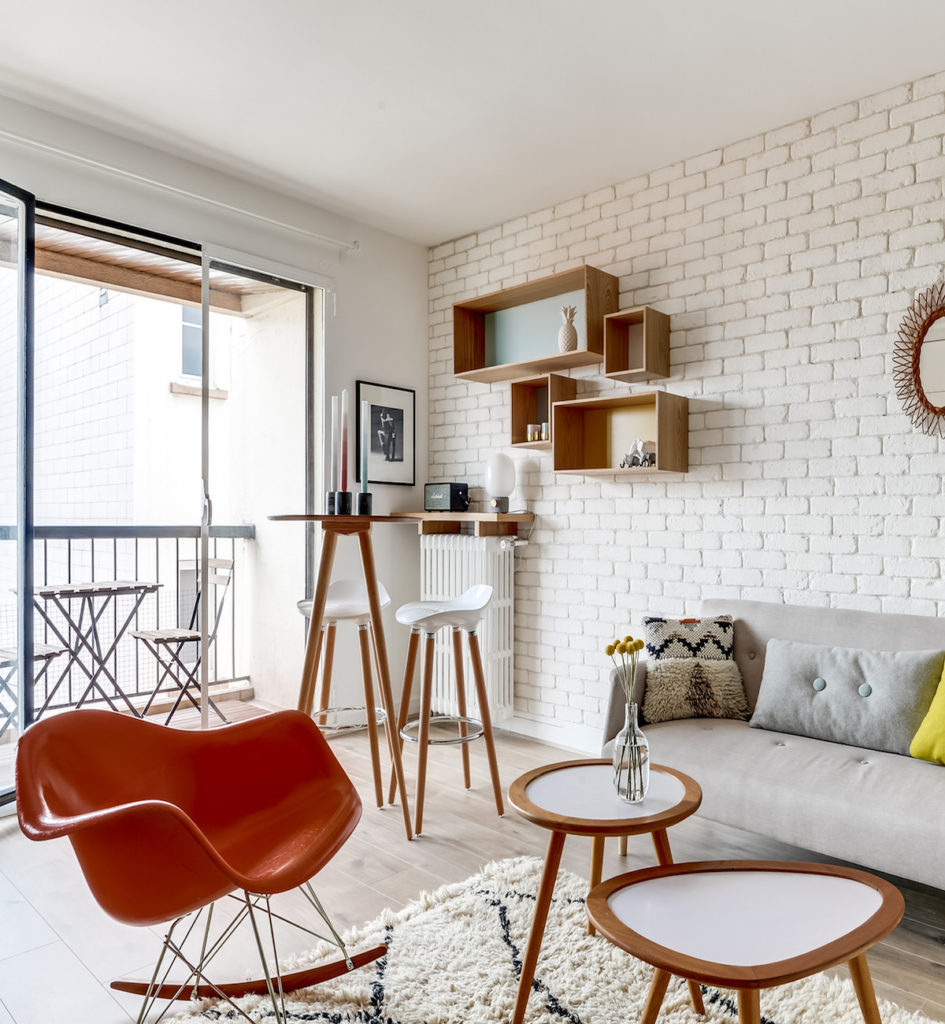 clemaroundthecorner salon lumineux scandinave industriel balcon extérieur mur brique