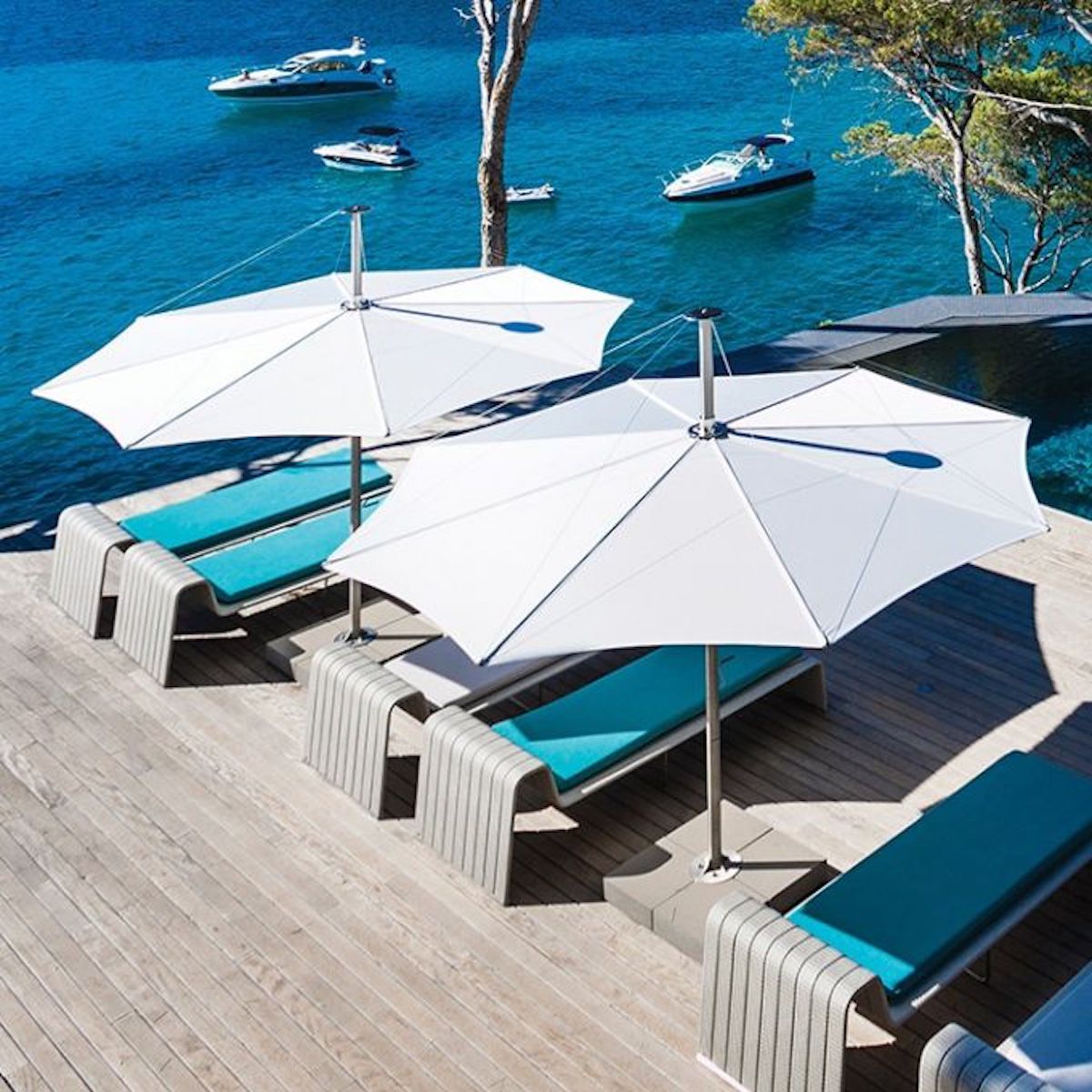 parasol design blanc terrasse bord de mer transat - blog déco - clemATC