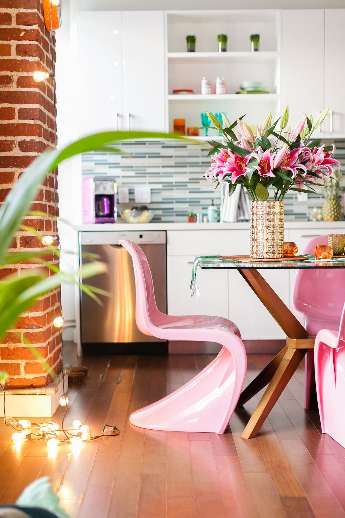 blog déco assise ronde rose salon urban jungle chic original table verre