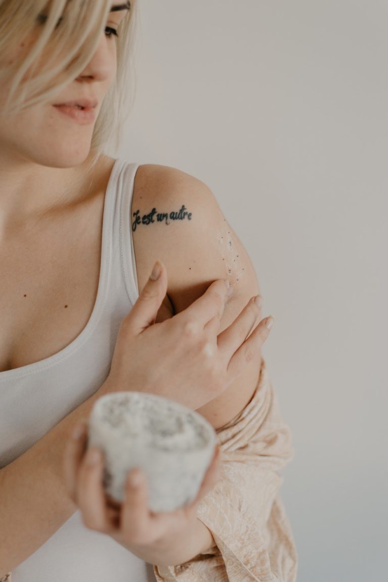 recettes cosmétique bio gommage corps exfoliant huile de coco végétale sucre diy fait maison salle de bain