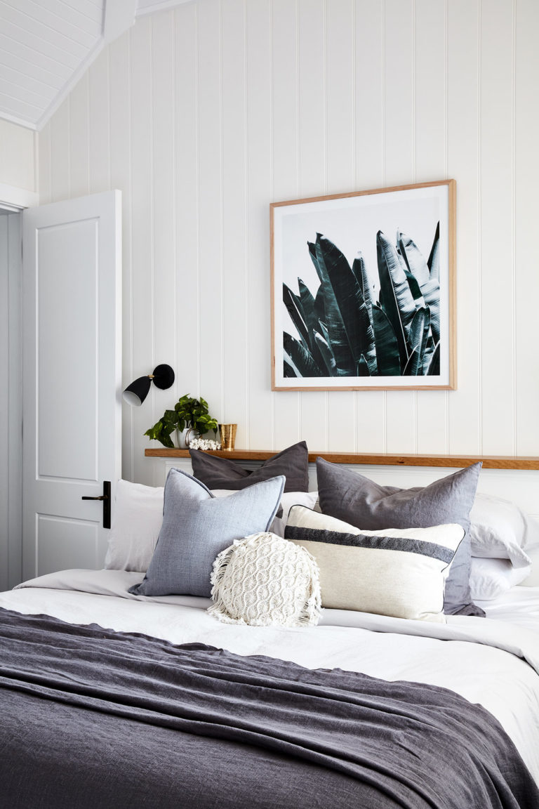 clemaroundthecorner suite mur blanc étagère bois maison vacances été