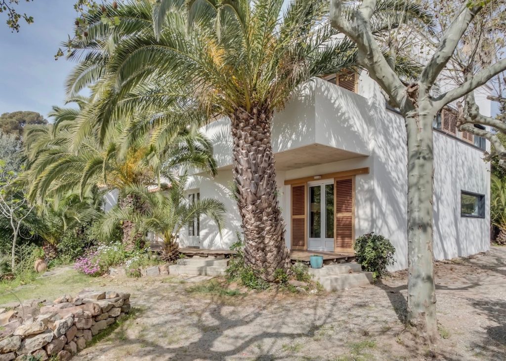 maison saint raphaël bord de mer rénovation palmier jardin paradisiaque - blog déco - clemarounrdthecorner