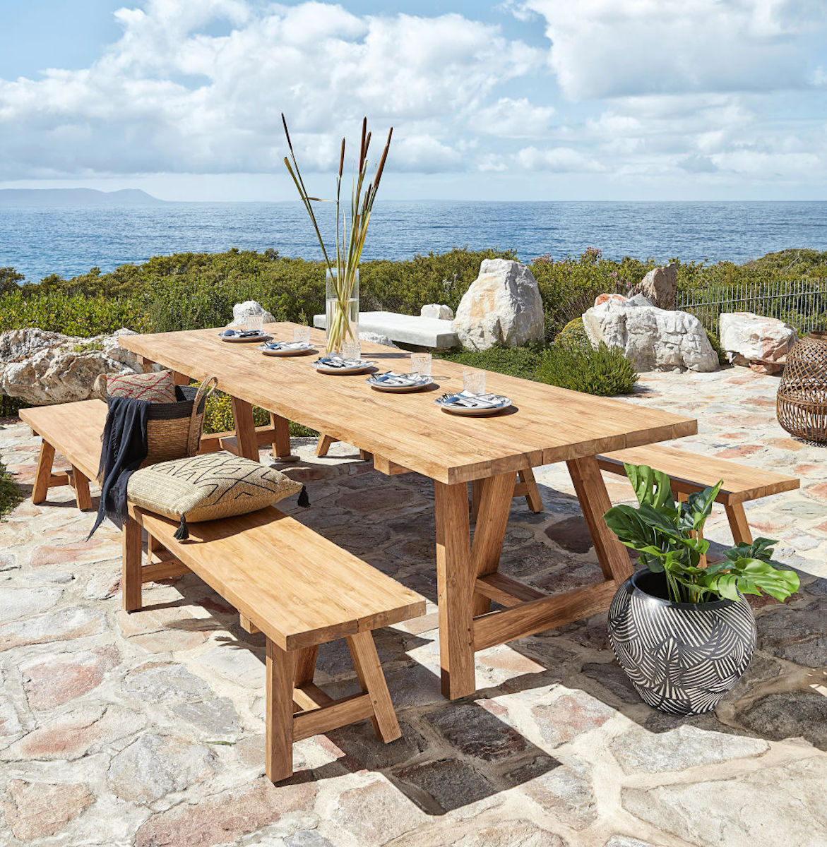 table bois extérieur pour dîner banc bois maison du monde - blog déco - clemaroundthecorner
